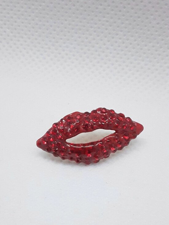 Put 'Em Pin Jewelry - NEW red lips Put 'Em Pin